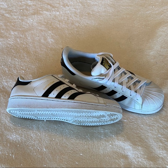 ADDIDAS Superstar Sneakers- SIZE 6 - Picture 4 of 7